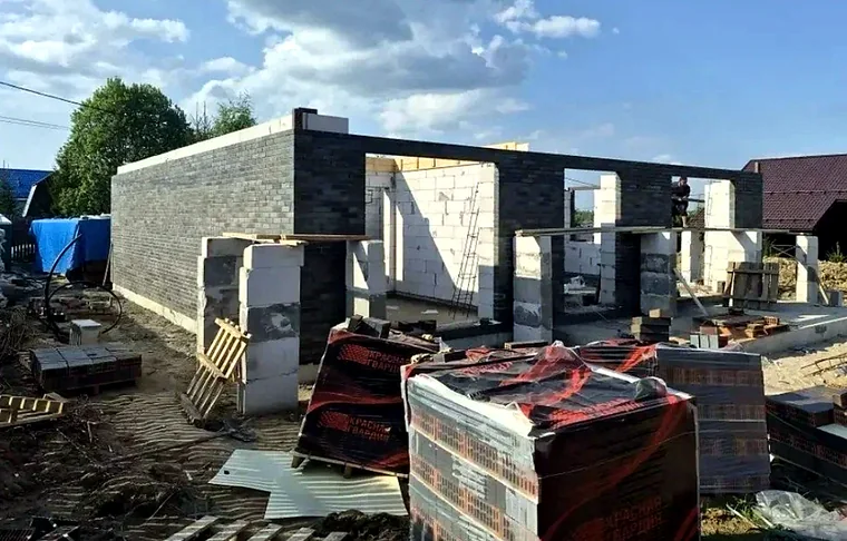 Одноэтажный жилой дом из газобетона — 125 м² — фото 1