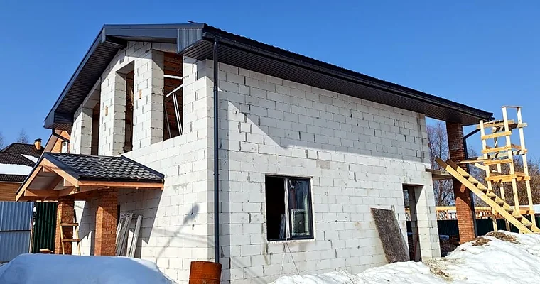 Двухэтажный жилой дом из газобетона — 190 м² — фото 1